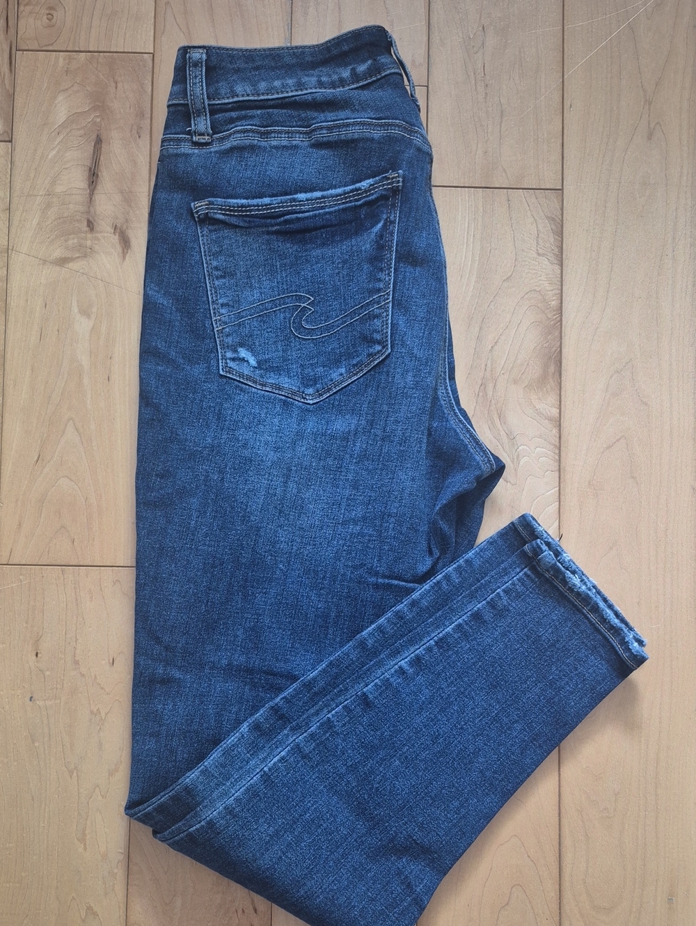 Silver Jeans dark blue denim skinny jeans with light blue lining